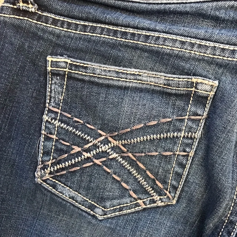 YMI City Of Angeles Denim Bermuda Shorts Sz 7 Slight Distressing Long Length y2k